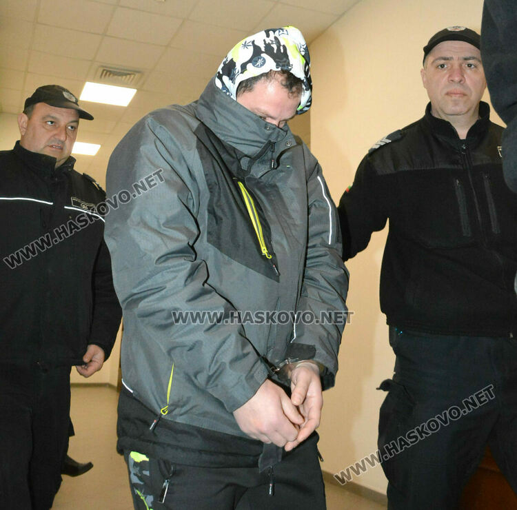 Въоръженият обирджия на фирмата за бързи кредити бил притиснат от кредитори 