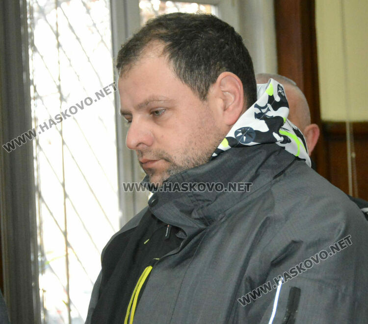 Въоръженият обирджия на фирмата за бързи кредити бил притиснат от кредитори 