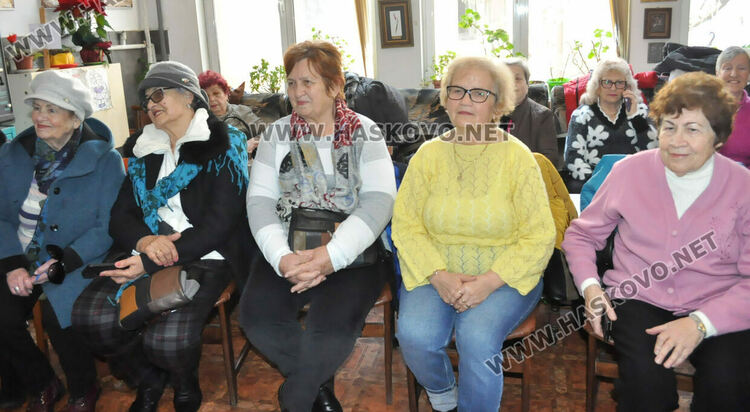 Бабинден с възстановка на ритуала „подливане“ в Хасково