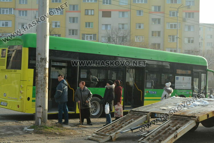 Таксиметрови шофьори протестираха срещу глоби от Общинска полиция, имало сигнали за нарушения