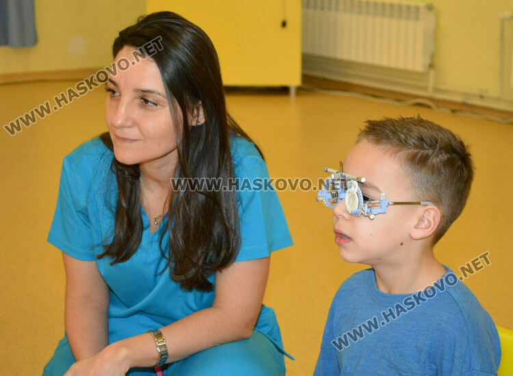 Преглеждат деца за „мързеливо око“ по инициатива на Ротари клуб Хасково – Аида