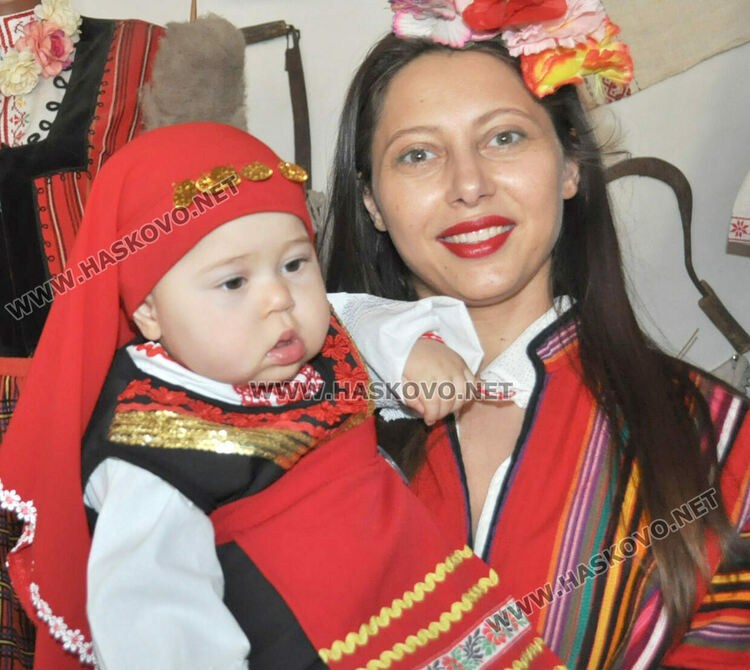 Бабинден с възстановка на ритуала „подливане“ в Хасково