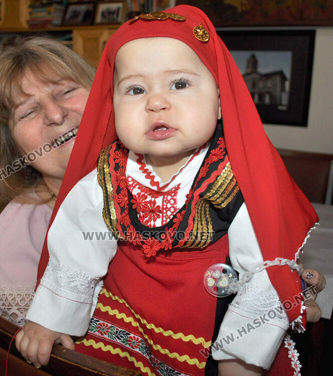 Бабинден с възстановка на ритуала „подливане“ в Хасково