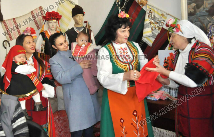 Бабинден с възстановка на ритуала „подливане“ в Хасково
