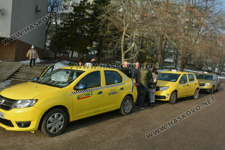 Таксиметрови шофьори протестираха срещу глоби от Общинска полиция, имало сигнали за нарушения
