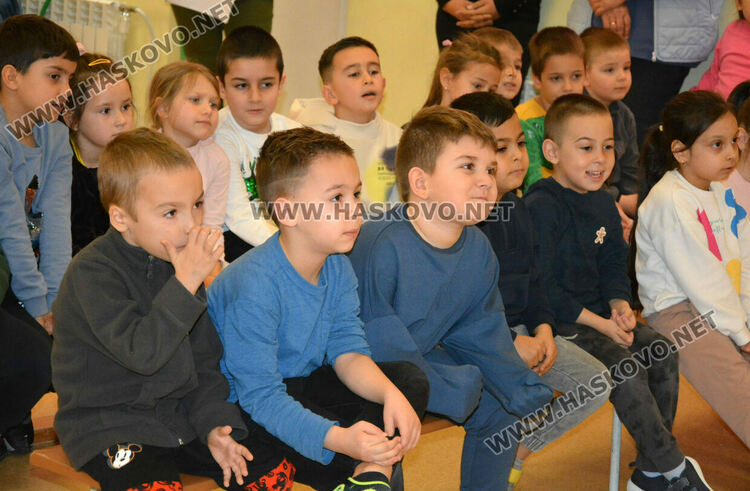 Преглеждат деца за „мързеливо око“ по инициатива на Ротари клуб Хасково – Аида