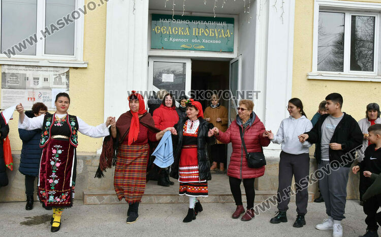 Баби пожелаха на изродено от тях детенце здраве и успехи в живота