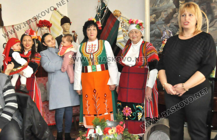 Бабинден с възстановка на ритуала „подливане“ в Хасково