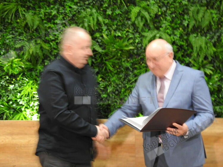 МБАЛ „Д-р Атанас Дафовски” в Кърджали отчете успешна година,награди изявени служители