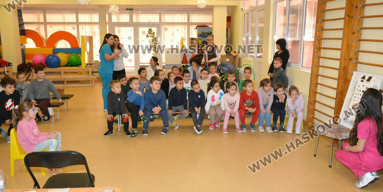 Преглеждат деца за „мързеливо око“ по инициатива на Ротари клуб Хасково – Аида