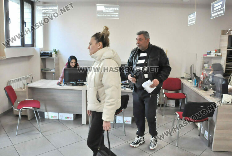 В Хасково вече започнаха да си плащат местните данъци и такси