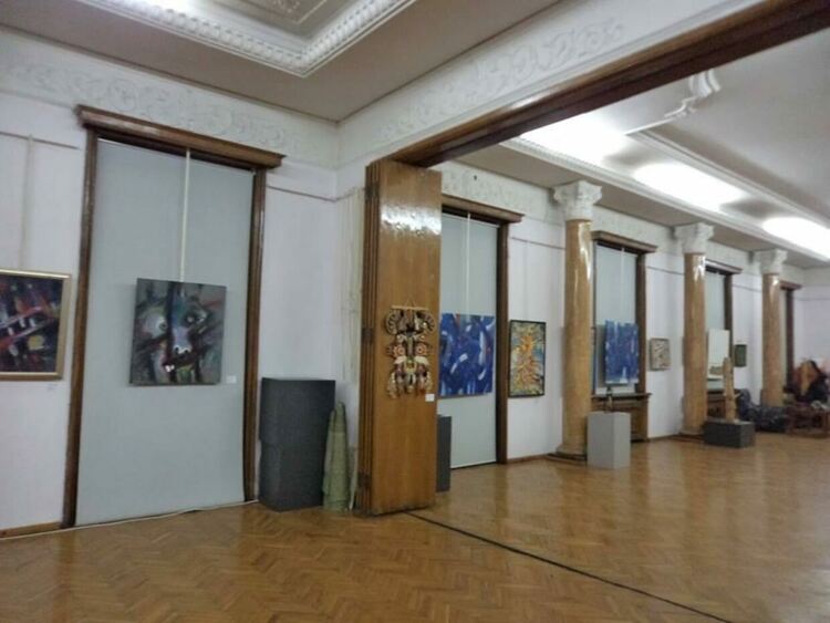 Художникът Кирил Богданов представи петата си самостоятелна изложба „Маски“ в Перник