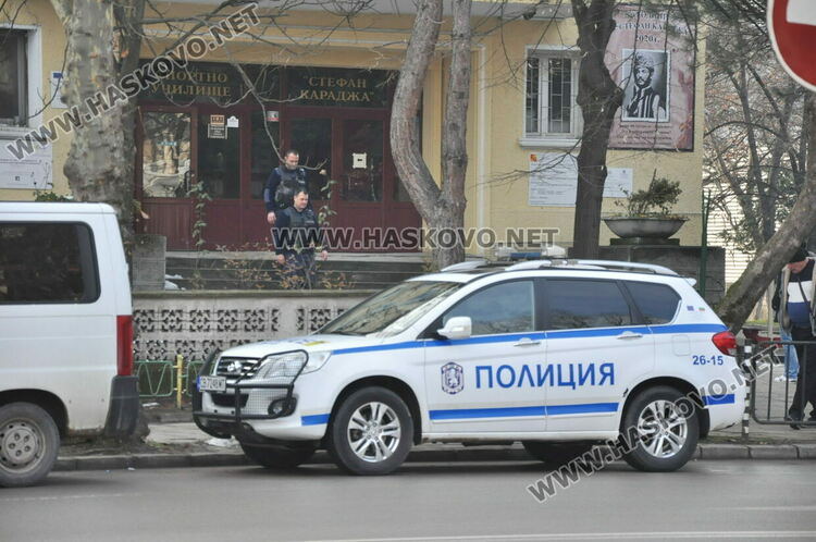 Евакуираха учениците от две хасковски училища заради сигнали за бомба
