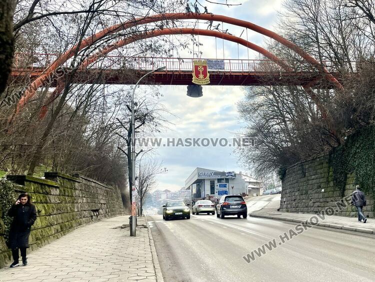 Послание в Хасково: Две очи са причината сърцето ми да гори