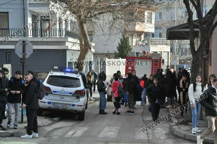 Масови сигнали за бомби в училища в Хасково и в цялата страна