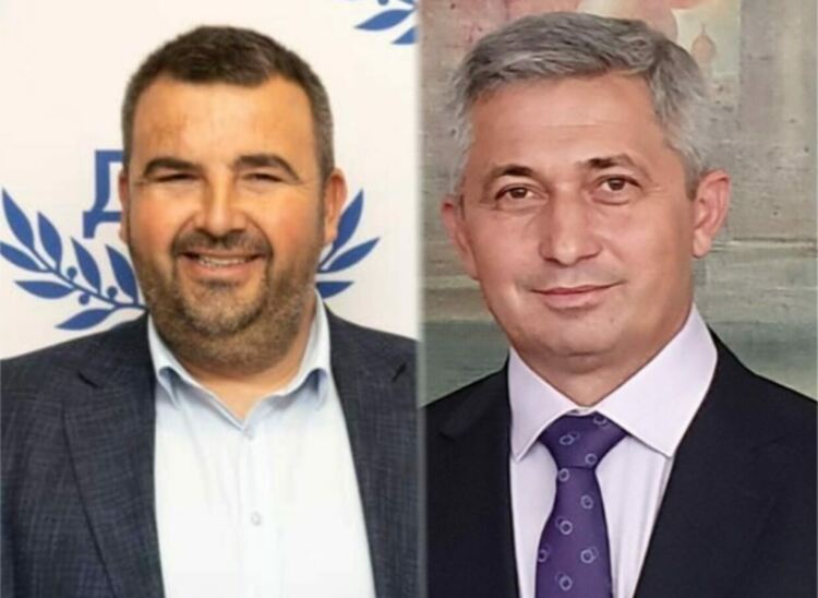 Екрем Юзеир (в ляво) и Мехмед Лятиф