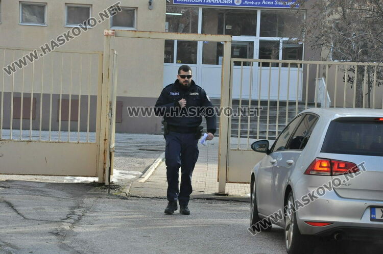 Масови сигнали за бомби в училища в Хасково и в цялата страна