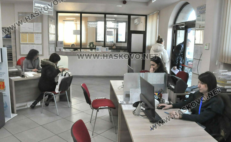В Хасково вече започнаха да си плащат местните данъци и такси