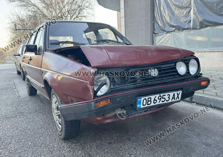 Водач на Фолксваген се заби в Дачия на бул. „Освобождение“