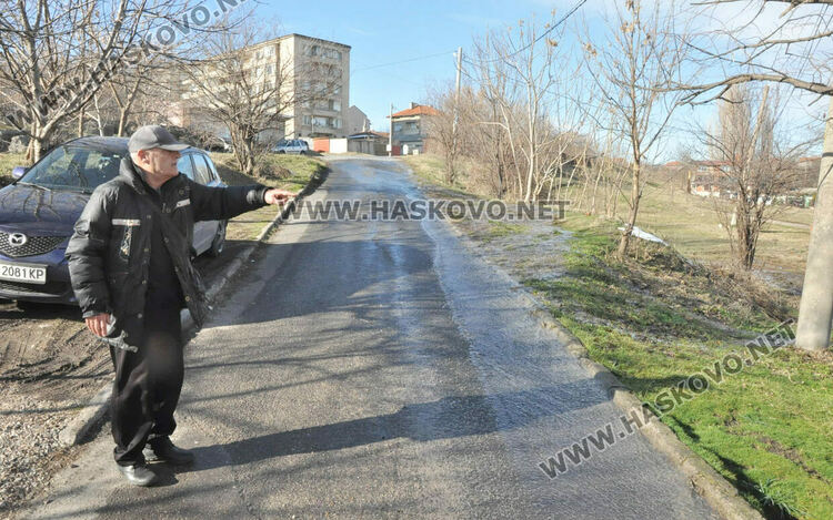 Гейзер от запушена канализация наводни къщи и Сточна гара в Хасково