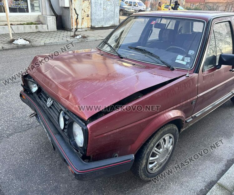 Водач на Фолксваген се заби в Дачия на бул. „Освобождение“