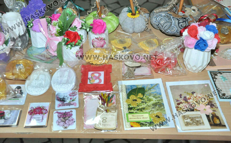 Езиковата гимназия в Хасково с благотворителен базар за лечението на Станимир