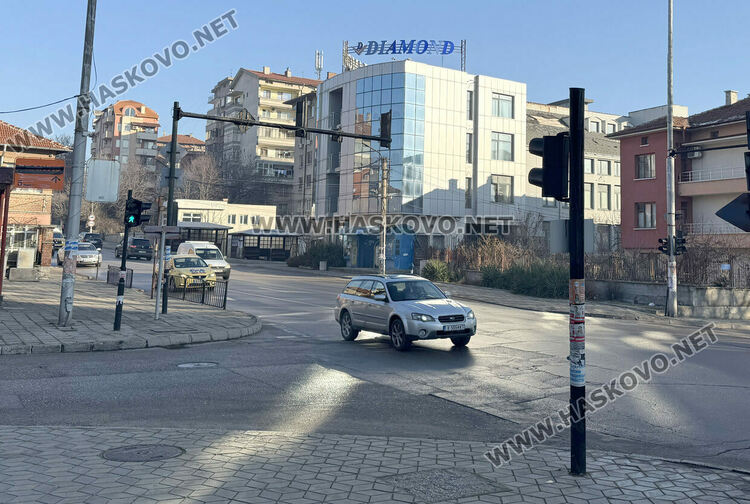 Водач на Фолксваген се заби в Дачия на бул. „Освобождение“