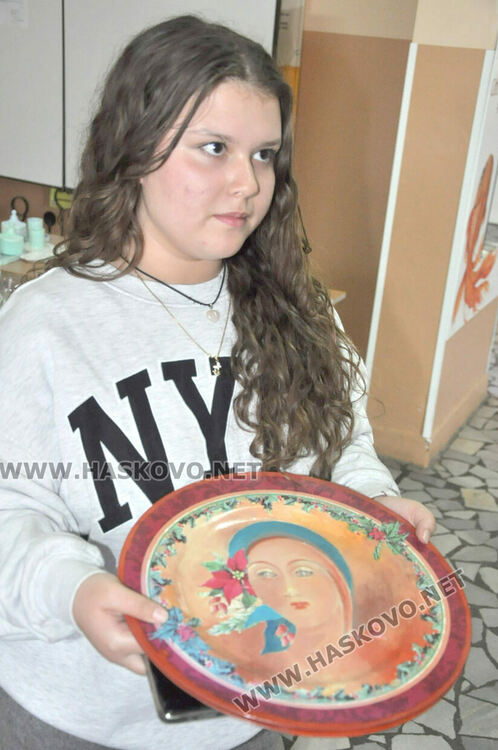 Езиковата гимназия в Хасково с благотворителен базар за лечението на Станимир