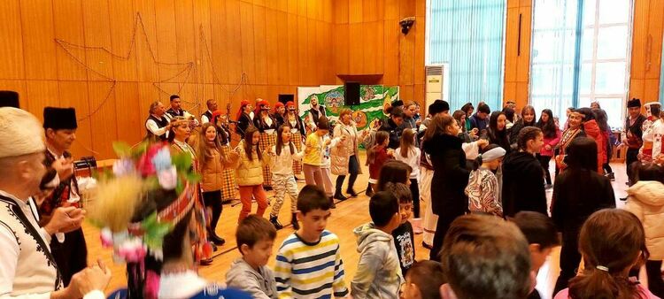 Ансамбъл „Родопа“ продължава с откритите уроци в смолянските училища   