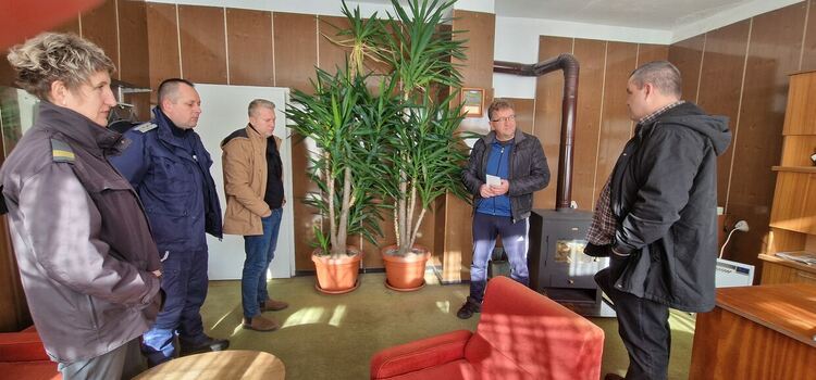 Безопасност и превенция: Полицията и пожарната се срещнаха с местната власт