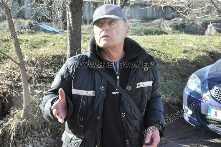 Гейзер от запушена канализация наводни къщи и Сточна гара в Хасково