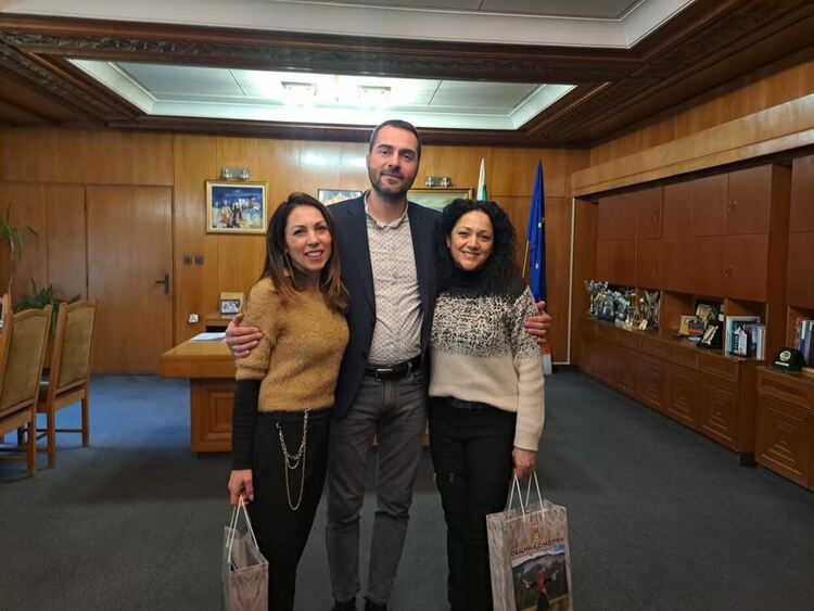 Гости на младежкия център от Италия споделят опит в създаването на иновативни проекти