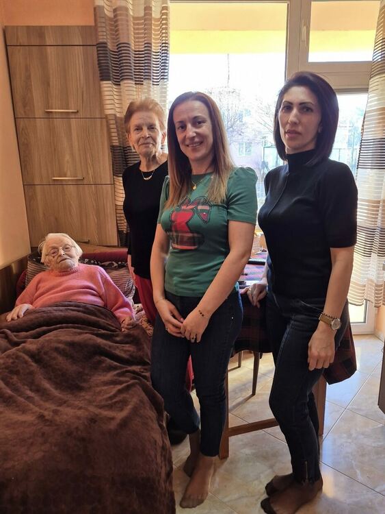 Леля Станка навърши 102 години с желязна дисциплина и добрина