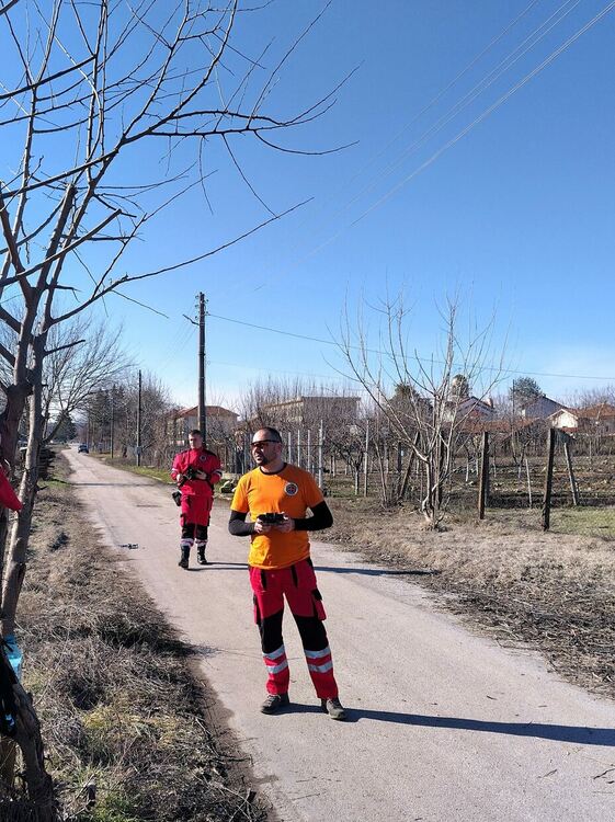 Доброволци чистиха коритото на реката в Книжовник