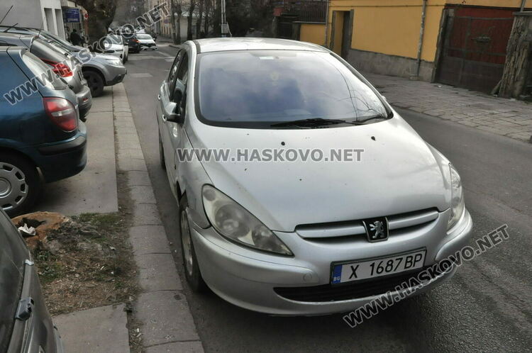 Катастрофа с три коли затрудни движението до Втора поликлиника в Хасково