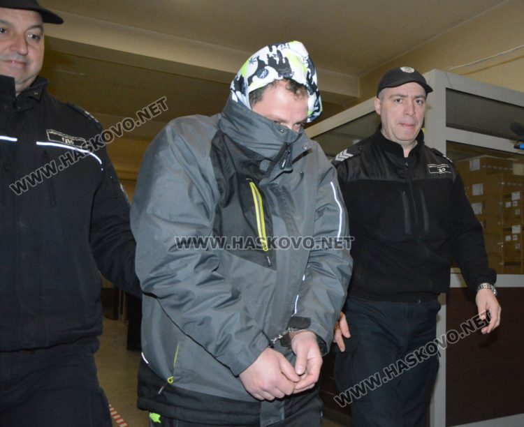 Потвърдиха постоянен арест за заподзрения за въоръжен грабеж в Хасково