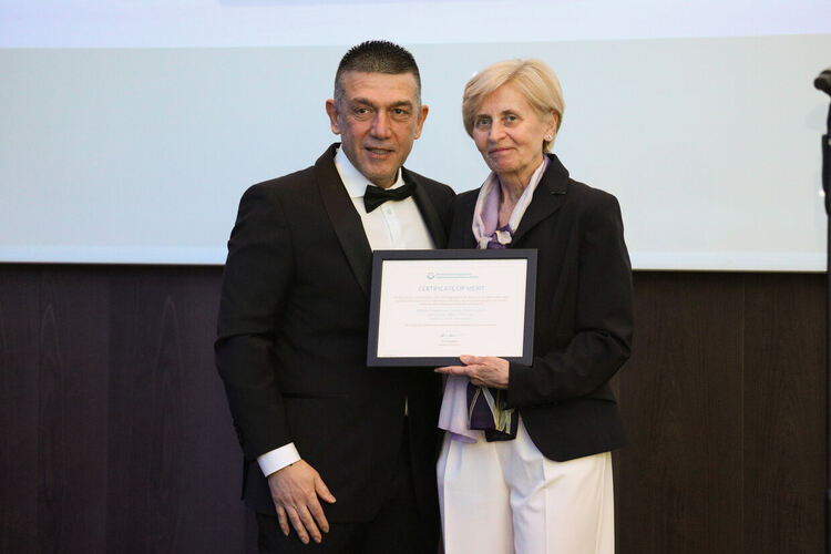 Митническа служителка, спасила водач от горящ камион, е „Митничар на годината“