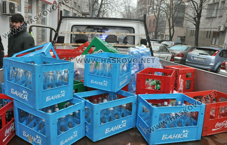 „Форд“ удари камион с амбалаж на централно кръстовище в Хасково