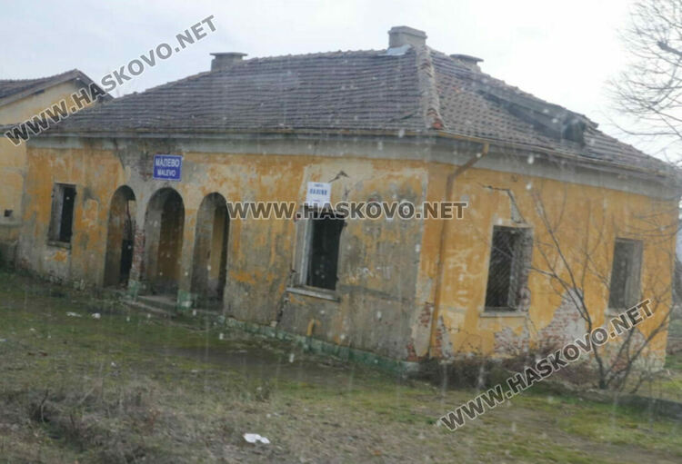 Бариерата на жп прелеза преди с. Малево вече работи