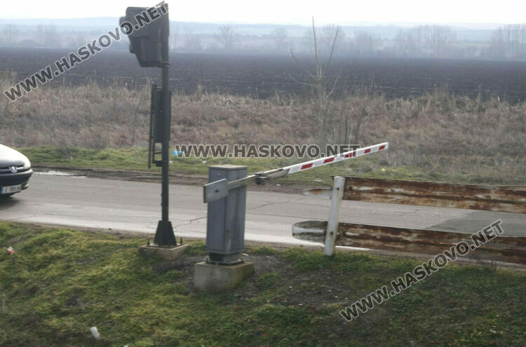 Бариерата на жп прелеза преди с. Малево вече работи