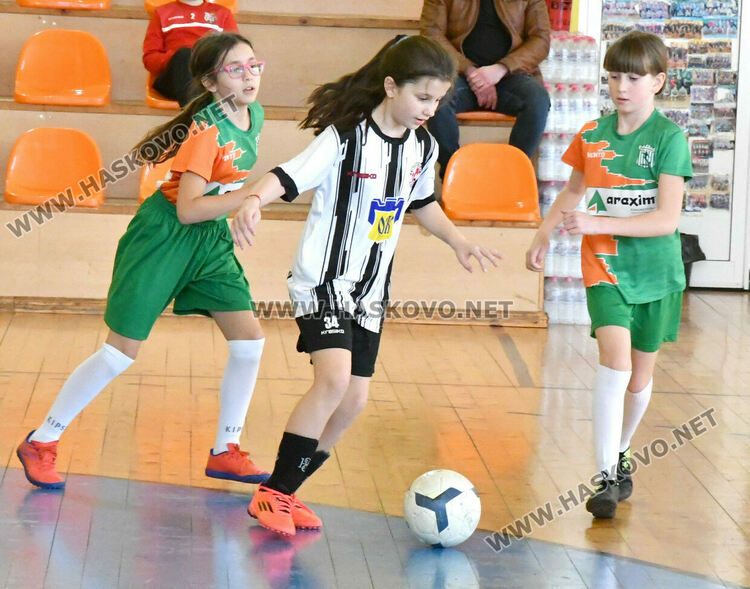 Хасково е домакин на футболен турнир за момичета и девойки