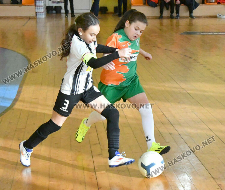 Хасково е домакин на футболен турнир за момичета и девойки