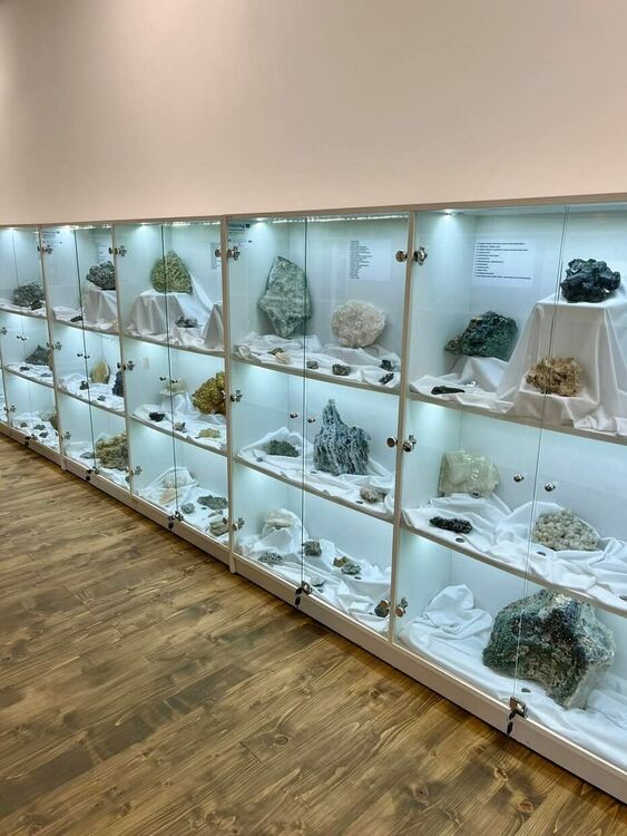 Горубсо-Мадан АД дари уникални образци на кристали и оборудване на Музея по минно дело и рудодобив - Мадан