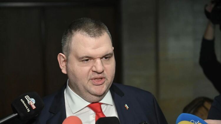 Пеевски: Няма да допуснем ПП-ДБ да намалят заплатите на полицаите!