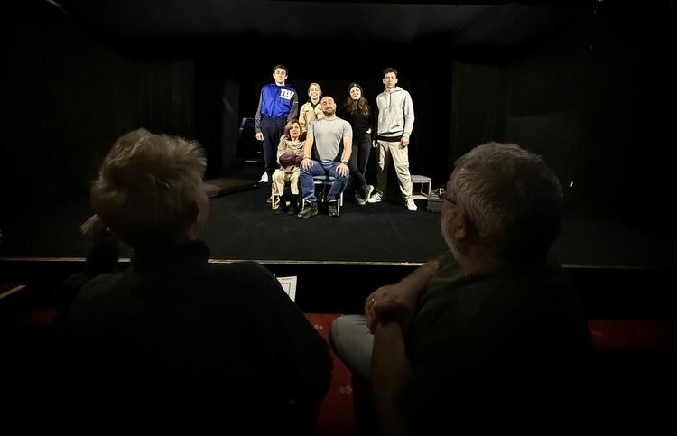 След 10 г.: Банов се върна в хасковския театър с „Ром“