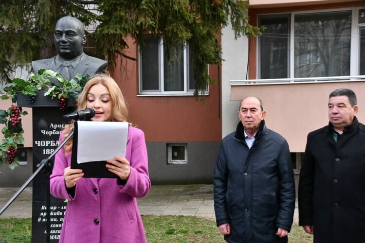 Асеновград тържествено отбеляза празника на виното 