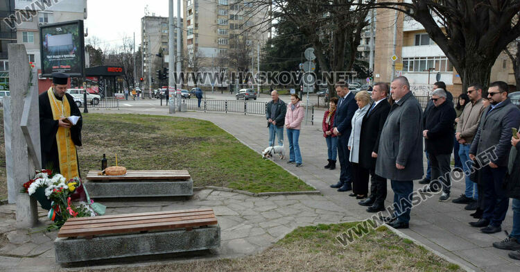 Отслужиха панихида в памет на жертвите на комунизма