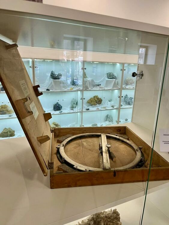 Горубсо-Мадан АД дари уникални образци на кристали и оборудване на Музея по минно дело и рудодобив - Мадан