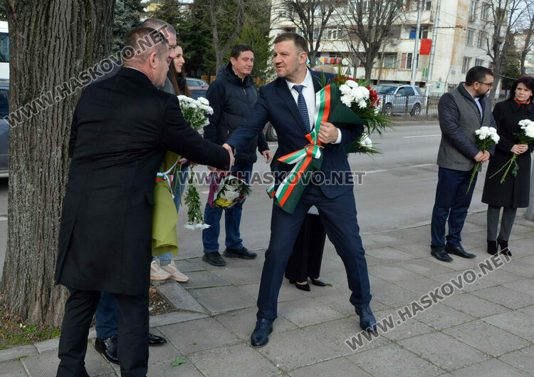 Отслужиха панихида в памет на жертвите на комунизма