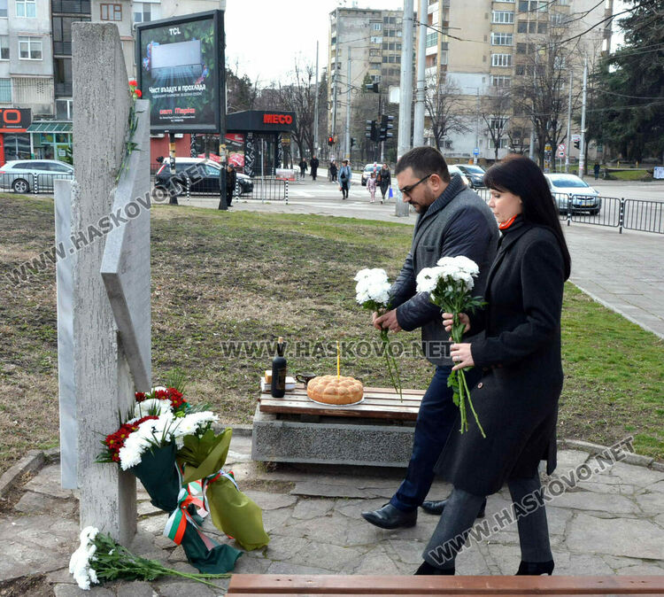Отслужиха панихида в памет на жертвите на комунизма